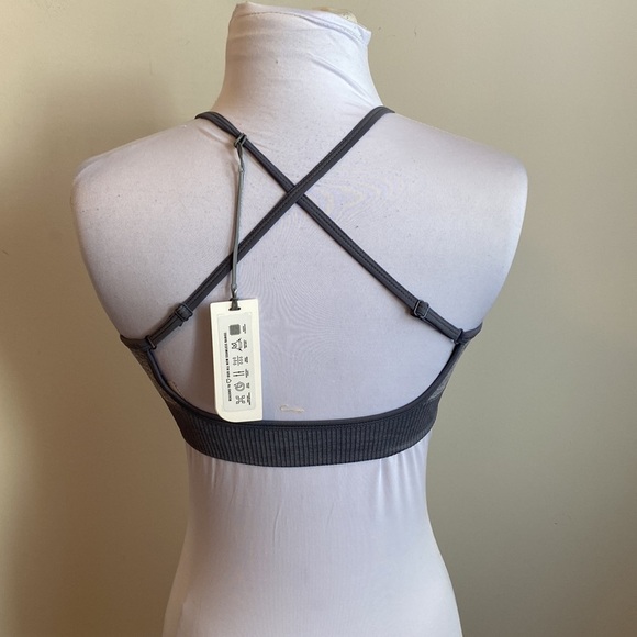 Doyoueven Gray Impact Seamless Sports Bra - Picture 4 of 8